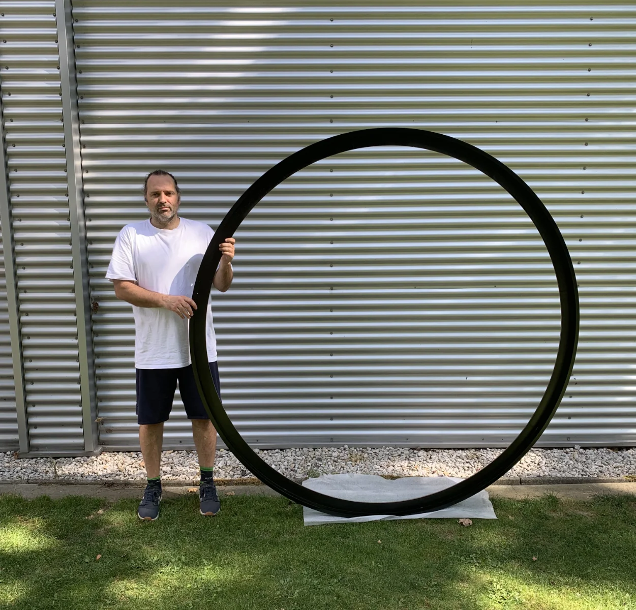 Bilderrahmen rund aus Buche – lackiert in Wunschfarbe, 50 mm Tiefe, Ø 15 bis 205 cm – Made in Germany